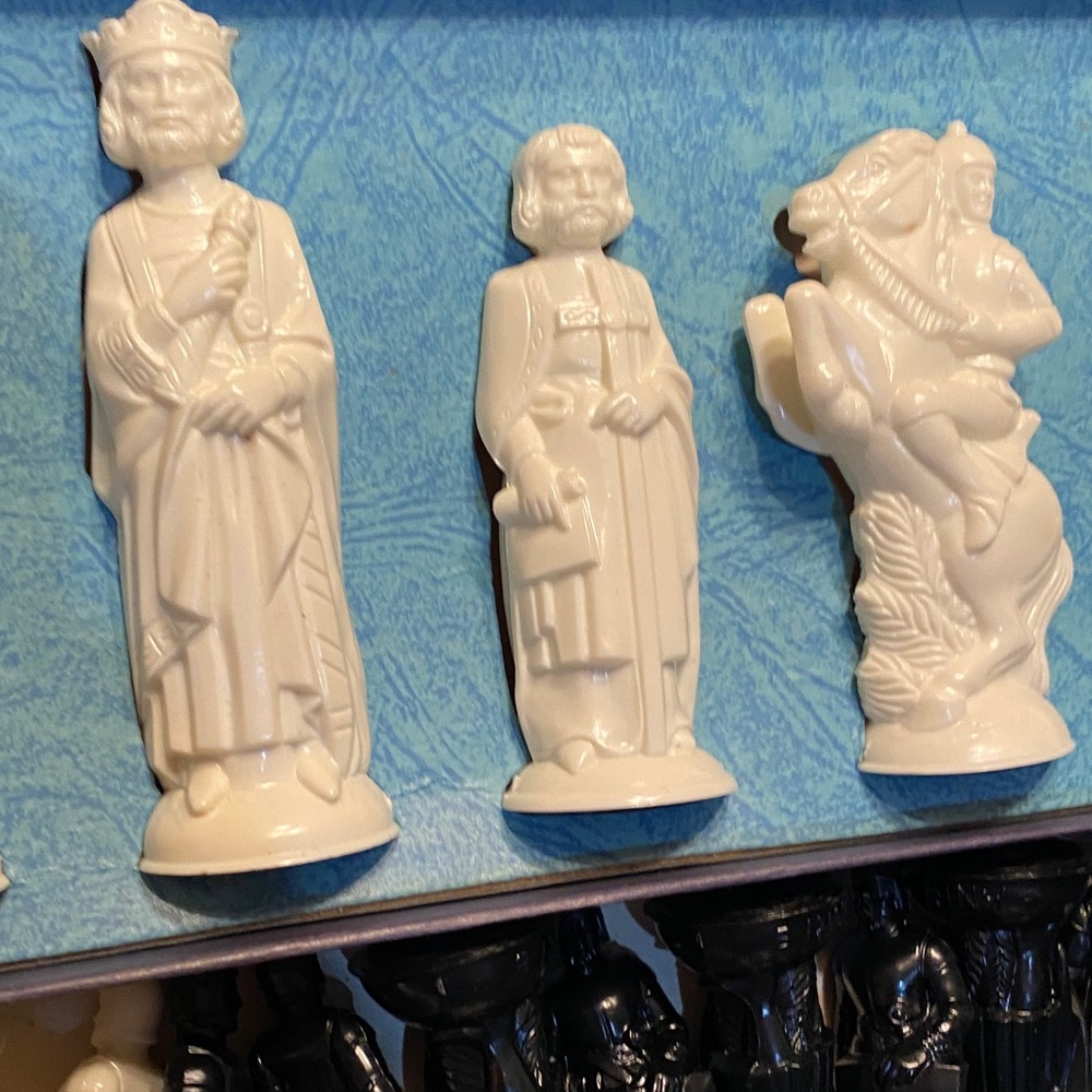Vintage Renaissance 1950s Classic Chessmen Game with B/W Board Original Box EUC - Picture 9 of 16